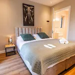 Veluwe Met Binnenzwembad & Wellness | 12 Personen | Rolstoelvriendelijk Villa Wekerom